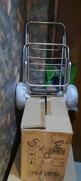 Складная коляска для вещей.