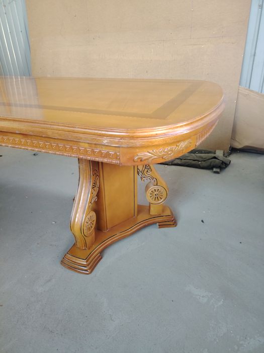 Обеденный  стол.