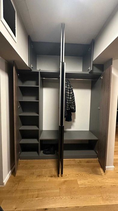 Vând Mobilier Premium de Hol: Dulap banchetă, Dulap umerașe, Dulap