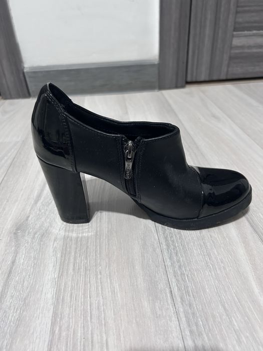 Продам несколько женской обуви