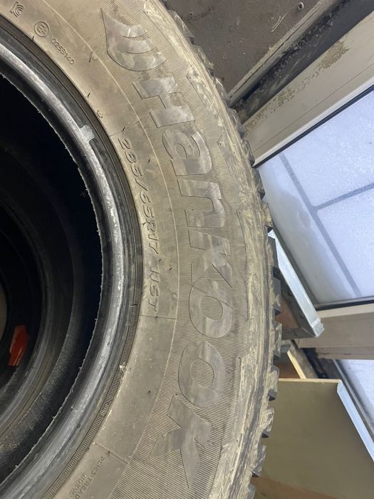 Продам резину на 17/285/65