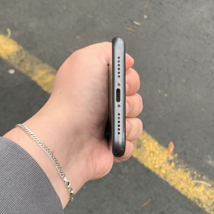 Iphone 11 128gb ideal 189$ srocni