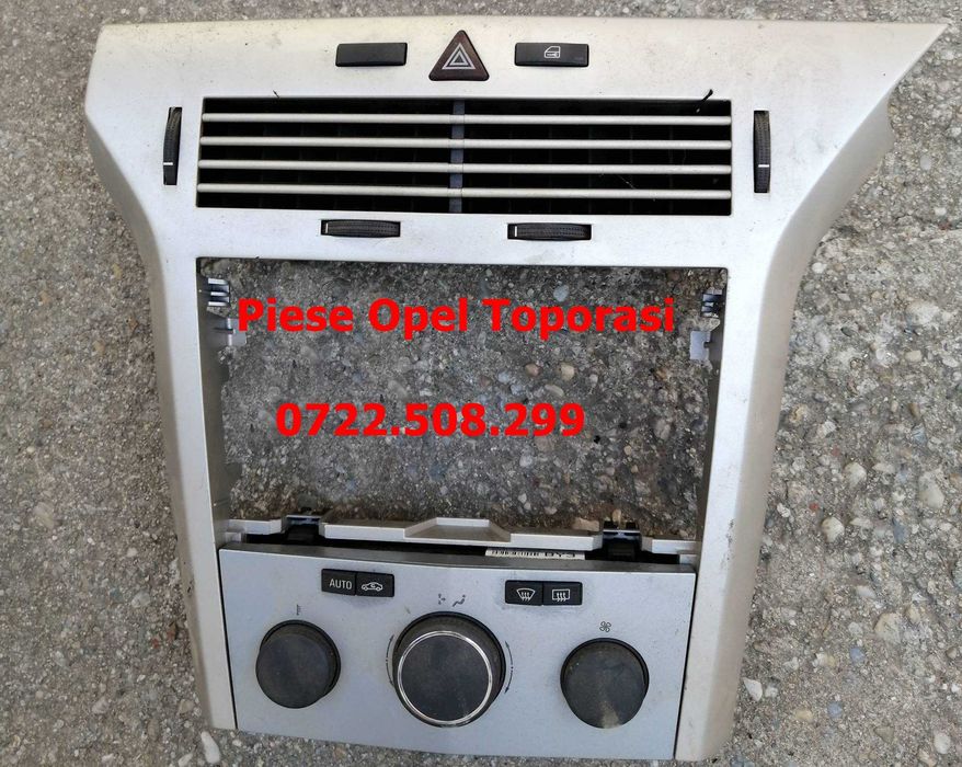 consola + CD Opel Astra H 100 lei