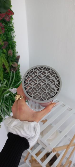 Aparat pentru curatarea pensulelor de machiaj