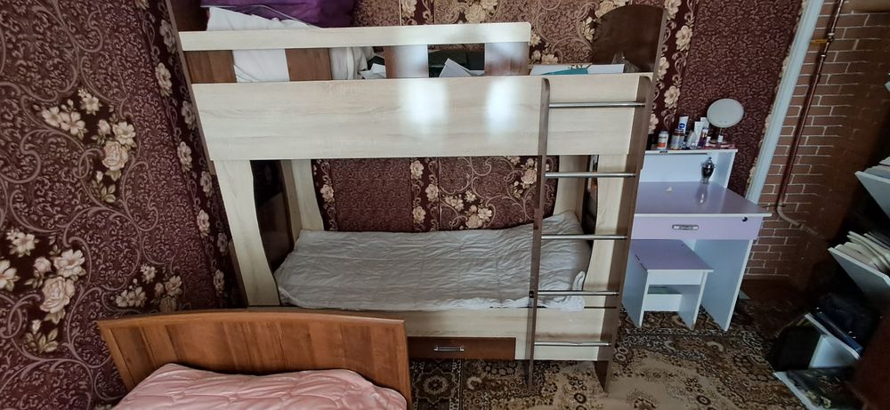 Дедиски диван сотилади