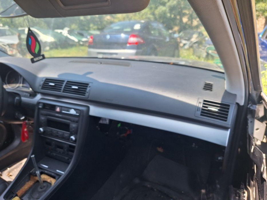 Dezmembrezi Audi A4 B7 1.6 benzina an 2007