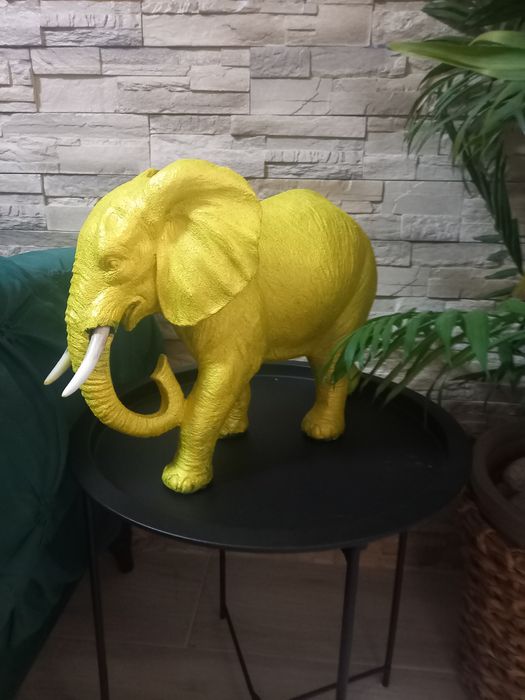 De vânzare statuetă
