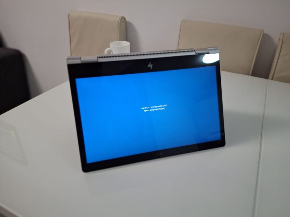 Vand laptop tableta  și o tableta ipad