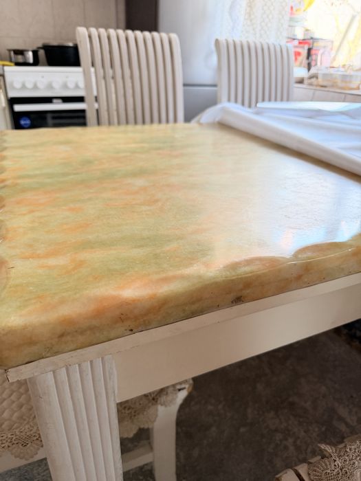 Продам кухонный стол со стульями