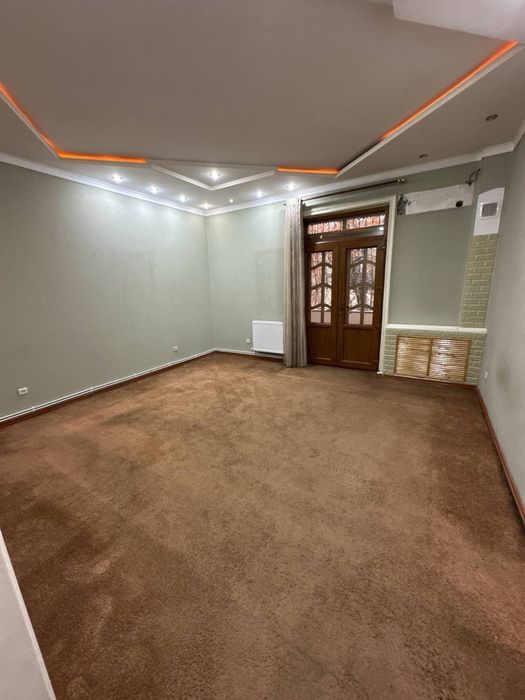 Урда. Улица Навои 3/3/4 высокопотолочка,  набережная Анхора