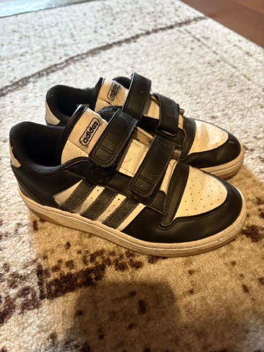 Продавам детски обувки Adidas