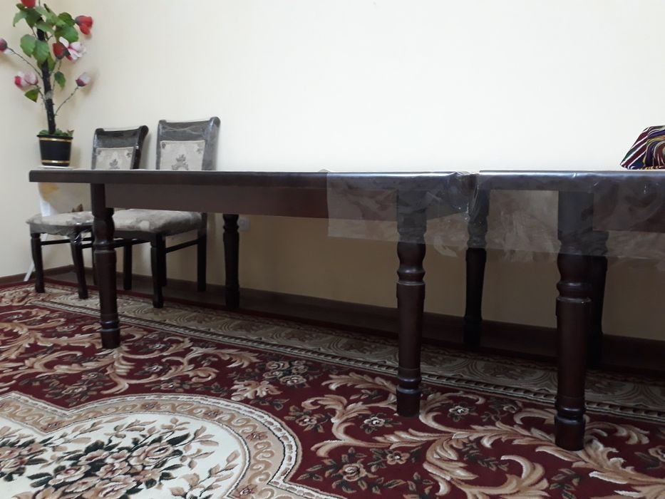 Мехмонхонага стол, стул сотилади.