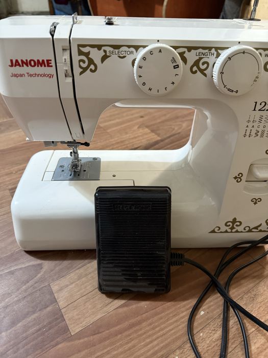 Продам швейную машинку