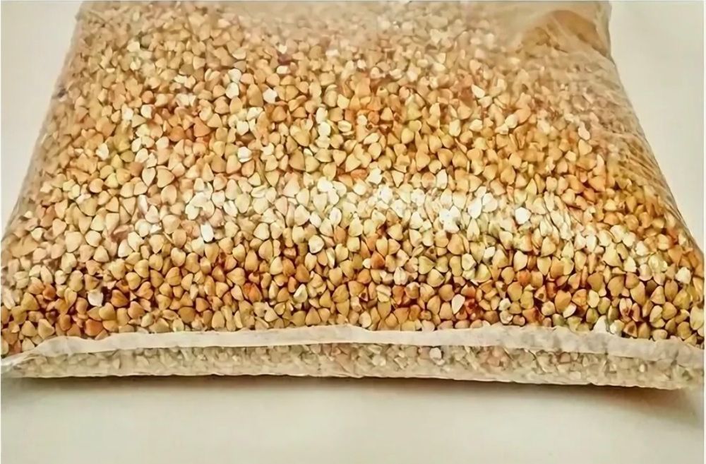 Бурый рис и зеленая гречка