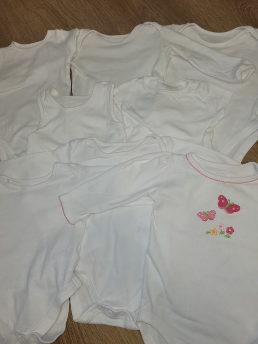 Лот бели бодита, 9-12 месеца