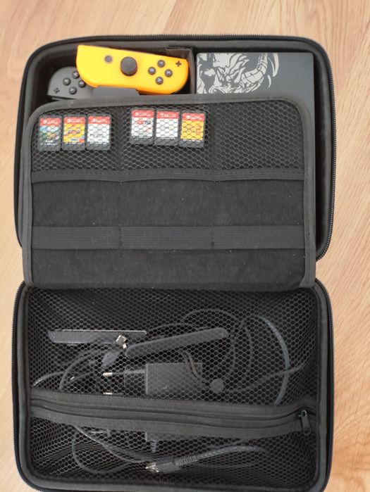 Nintendo switch cu doua seturi de manete