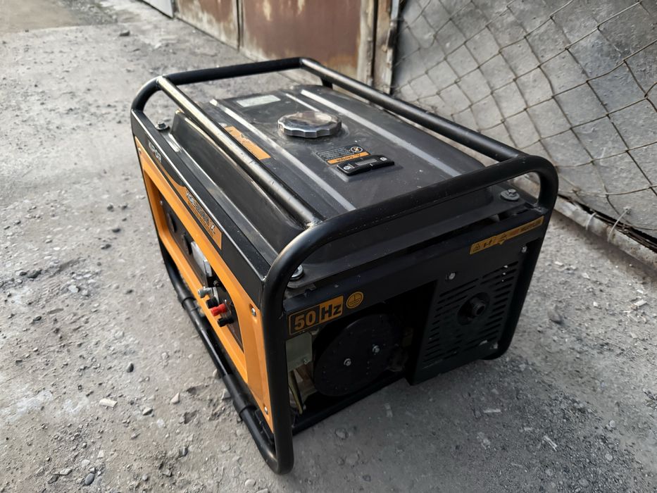 * KIPOR 2500 бесшумный! бензиновый генератор-движок почти новый