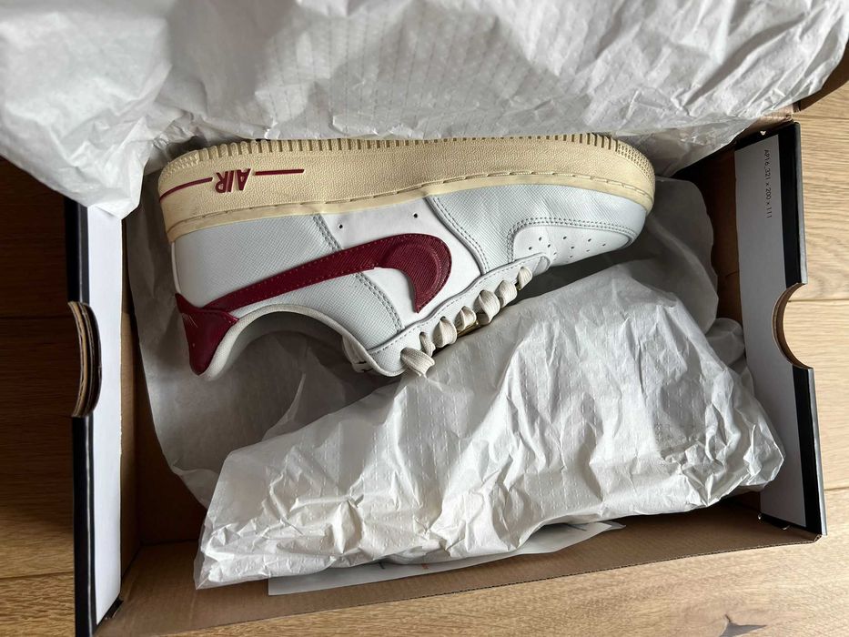 Air Force 1 '07 SE Swoosh Pocket, ca noi (foarte putin purtati)