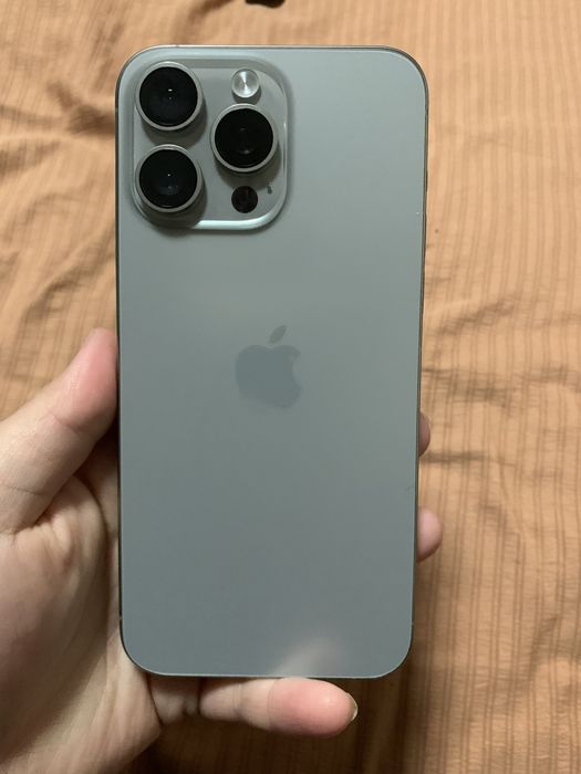 Iphone 15 pro max esim  xolati idial karobga dakment hammas bor 700$