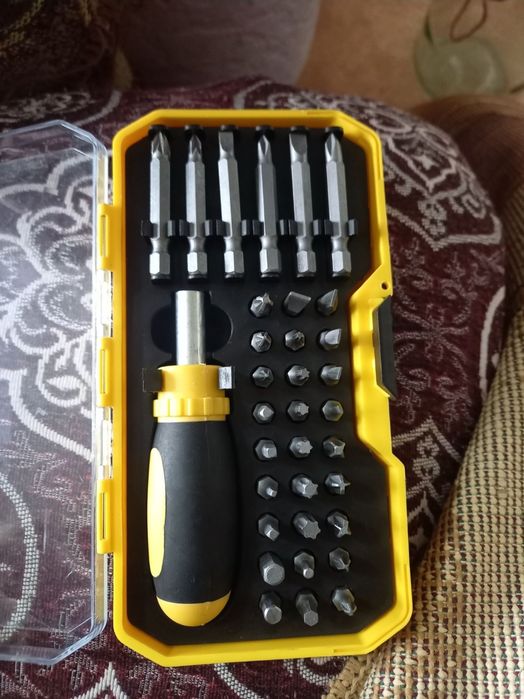 Продам отвёртка с насадками