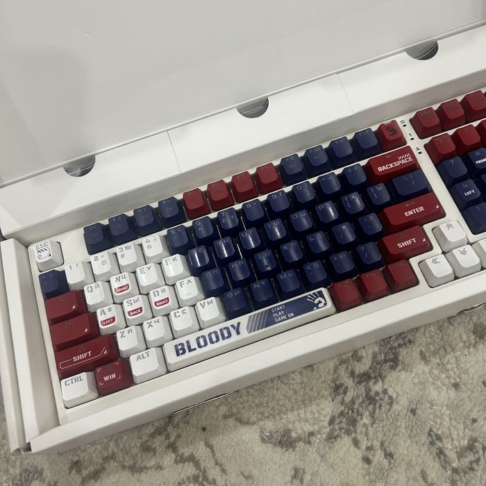 Клавиатура оригинал bloody mechanical switch