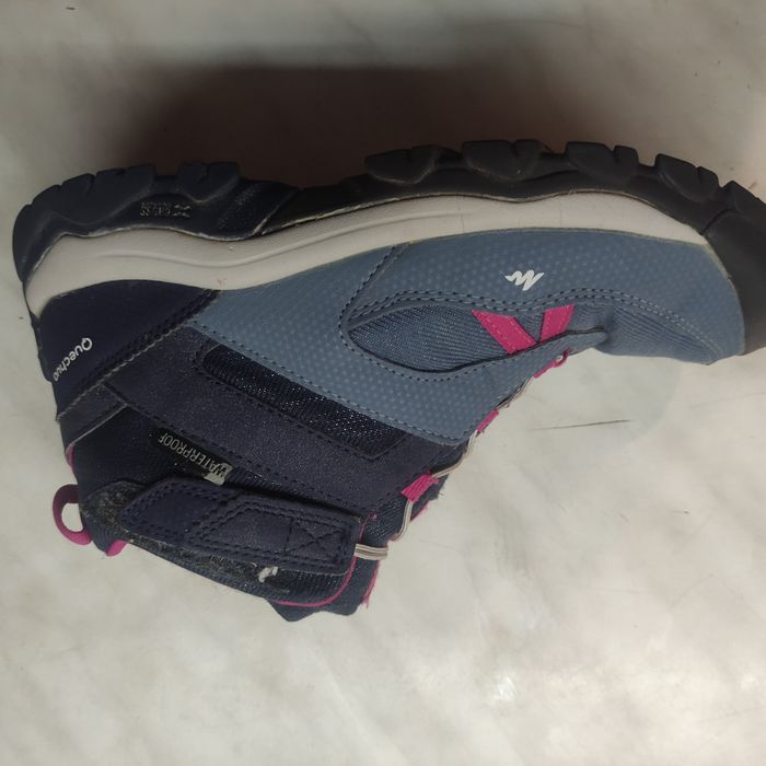 Vând ghete waterproof Quechua Nr 34,