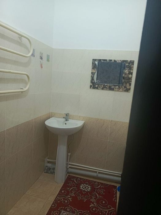 Yangi bozor yaqinida kvartira sotiladi