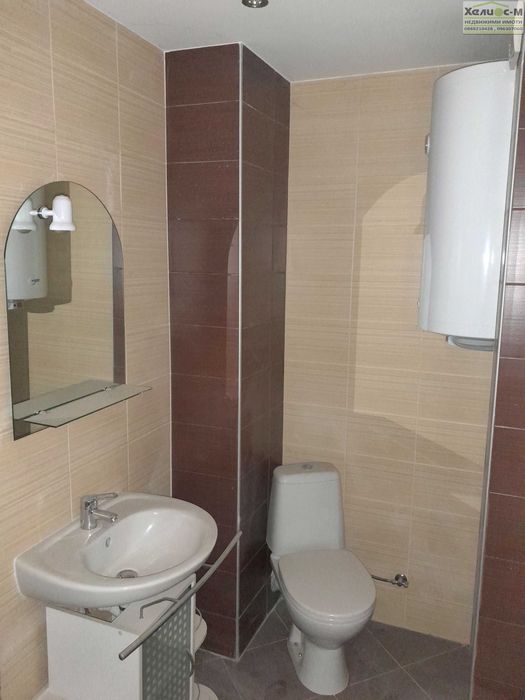 Тристаен апартамент до трето и четвърто училище, гр.Монтана