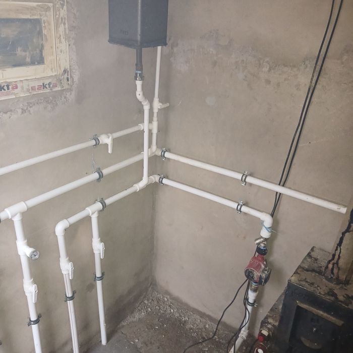 Вариантга  440 миллион сумга 4 соток  4 та хона  енги уй курилиб битво