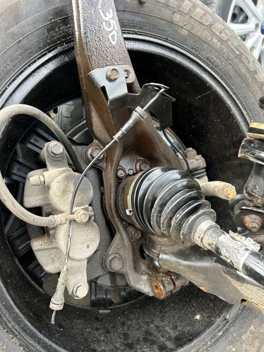 Etrier frână stânga față Mercedes X class X350 cdi 2019