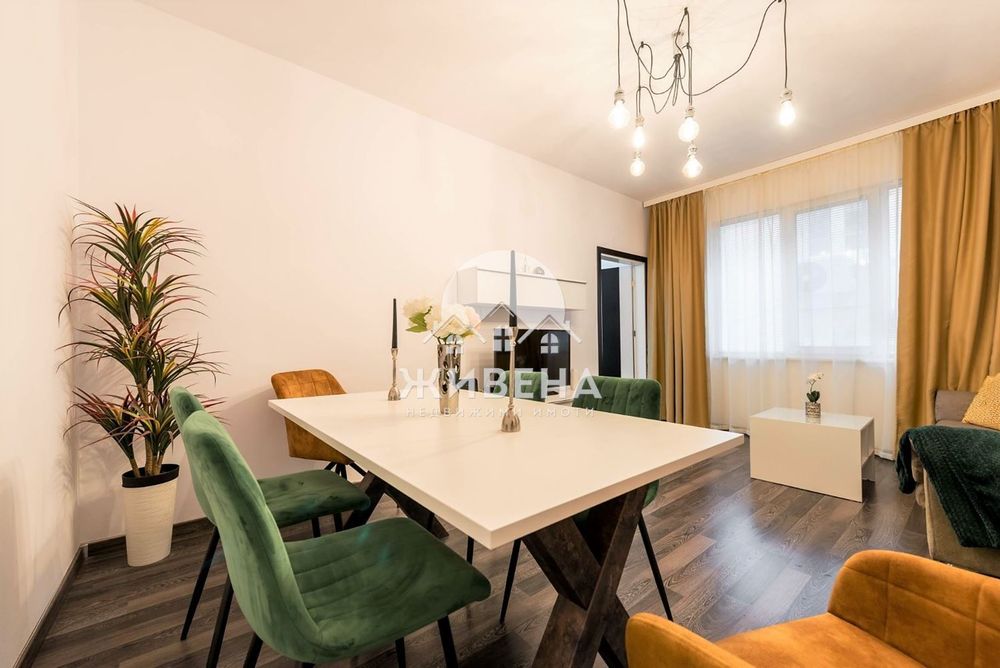 Дава се под наем Тристаен апартамент в Варна, Център - 80 кв.м за 747.66 € - Снимка #1