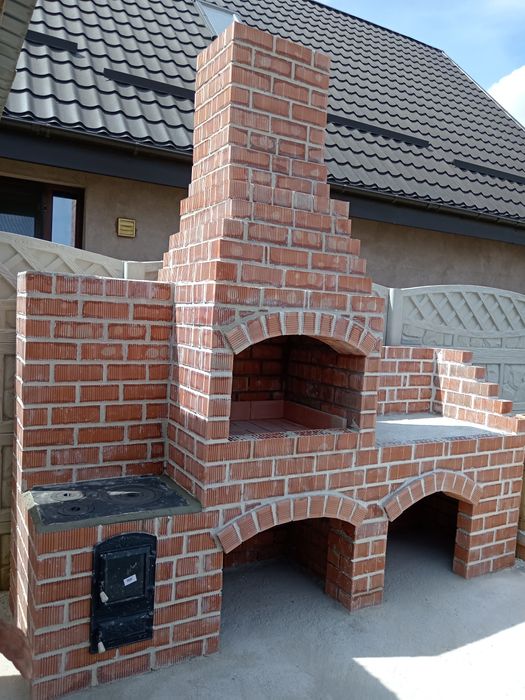 Grătar de grădină din cărămidă aparentă