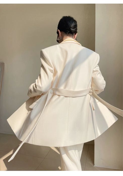 Женский брючный костюм