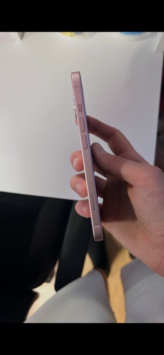 Vand iPhone 15 roz