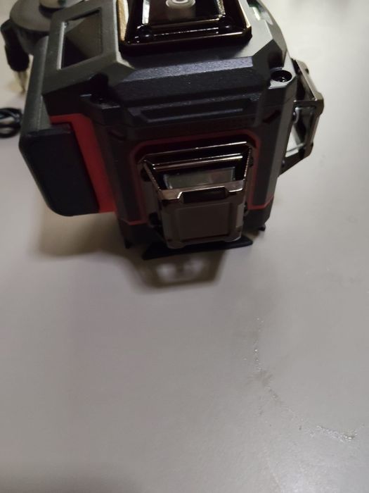 Nivelă Laser Milwakee  cu 16 linii Verzi