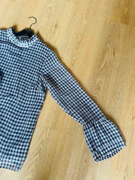 Продавам дамска официална блуза