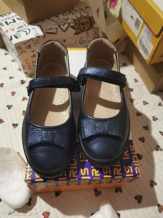 Продам детские туфли