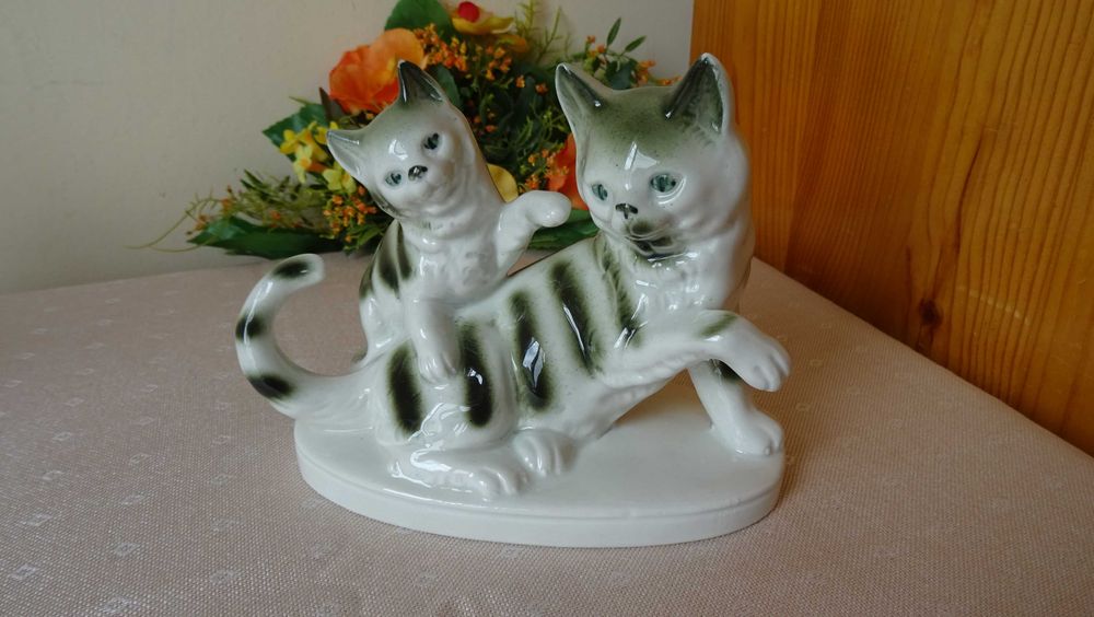 Винтидж порцеланова статуетка  котета *Gräfenthal Carl Scheidig*