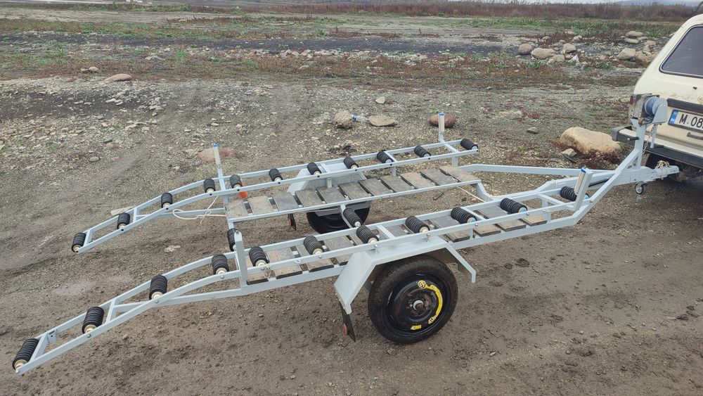 Надуваема лодка 3,80м. с  колесар