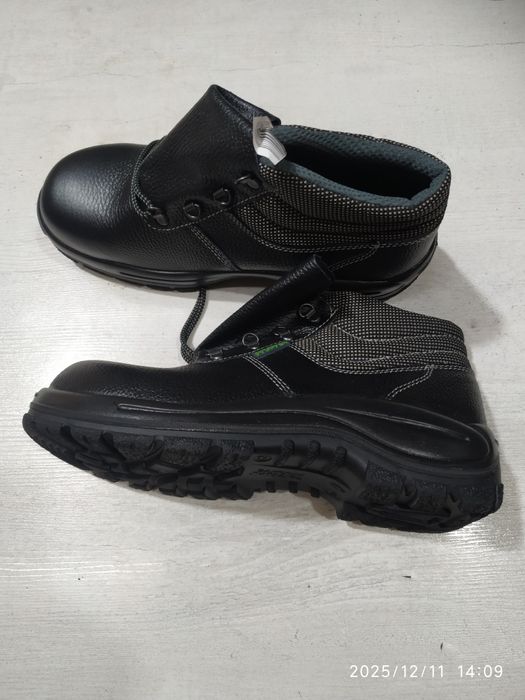 Продам рабочие ботинки