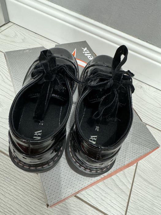 Продам лоферы на девочку! Zara!