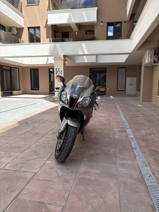 Aprilia rsv 1000rr