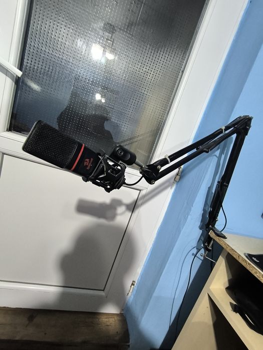 Microfon Redragon Seyfert cu trepied