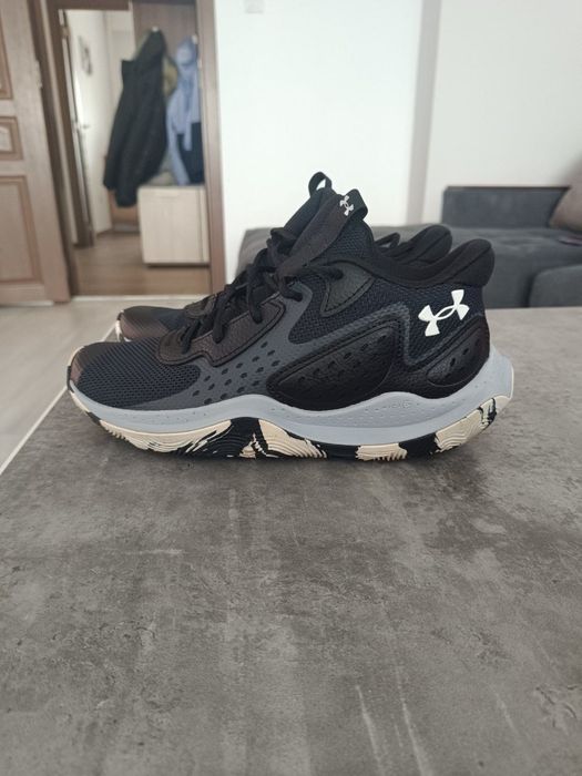 Under Armour маратонки