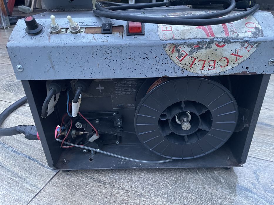 Телоподаващ електрожен заваръчен апарат