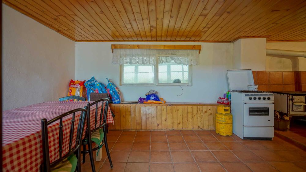 Casă cu 4 camere de vânzare in sanul naturii