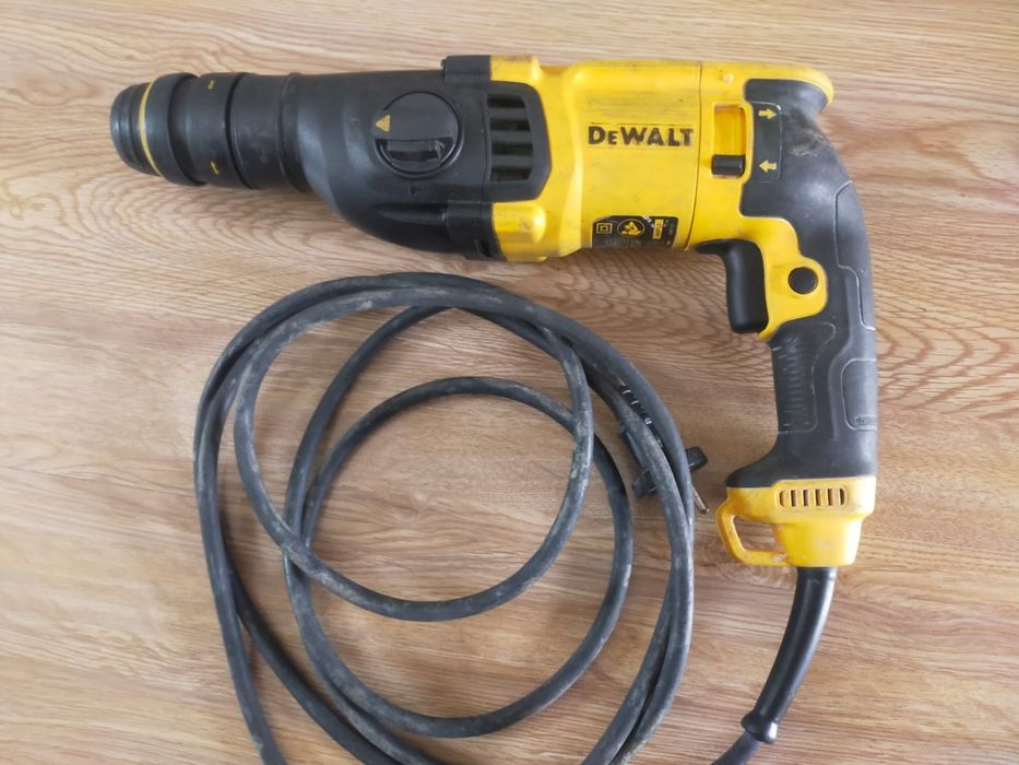 Продаётся перфоратор DeWALT D25134