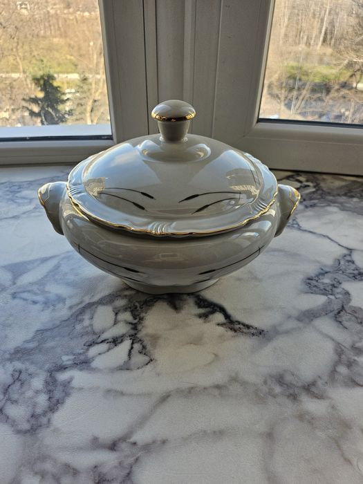 Красив фин   порцеланов супник