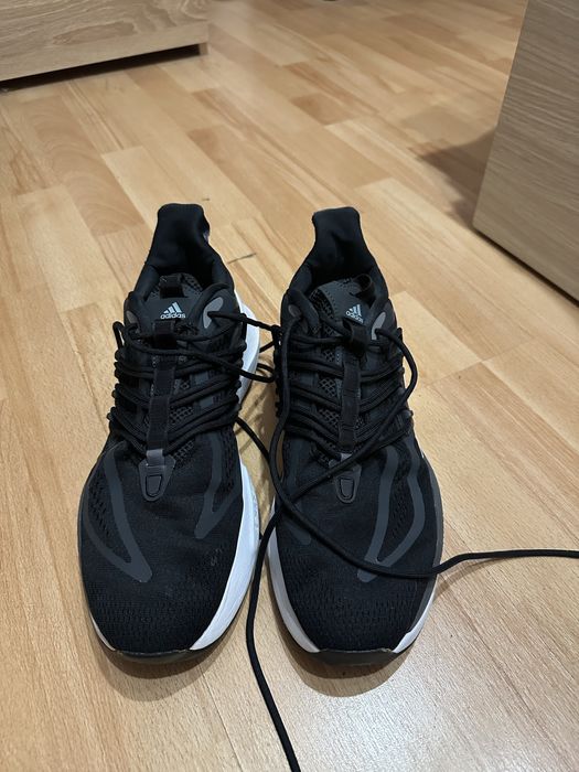 Обувки adidas номер 45