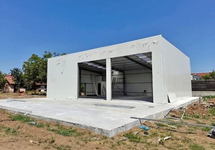 Garaje auto pe structura metalica învelite cu panouri Sandwich